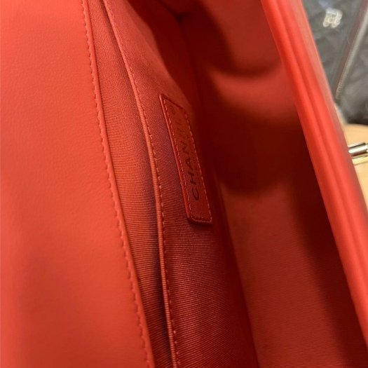 東區正精品㊣CHANEL A67086 BOY 25cm 香奈兒粉紅色羊皮亮金釦式翻蓋斜背包 RZ6024-2