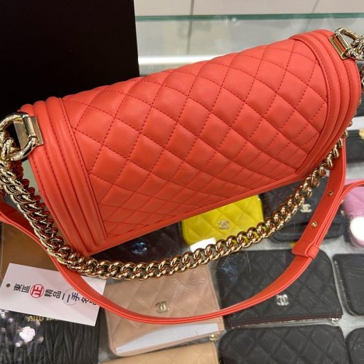 東區正精品㊣CHANEL A67086 BOY 25cm 香奈兒粉紅色羊皮亮金釦式翻蓋斜背包 RZ6024-5