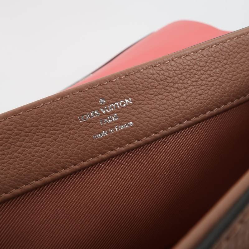 Louis Vuitton (LV) Lockme 牛皮拼色LV轉鎖斜挎包單肩包-7