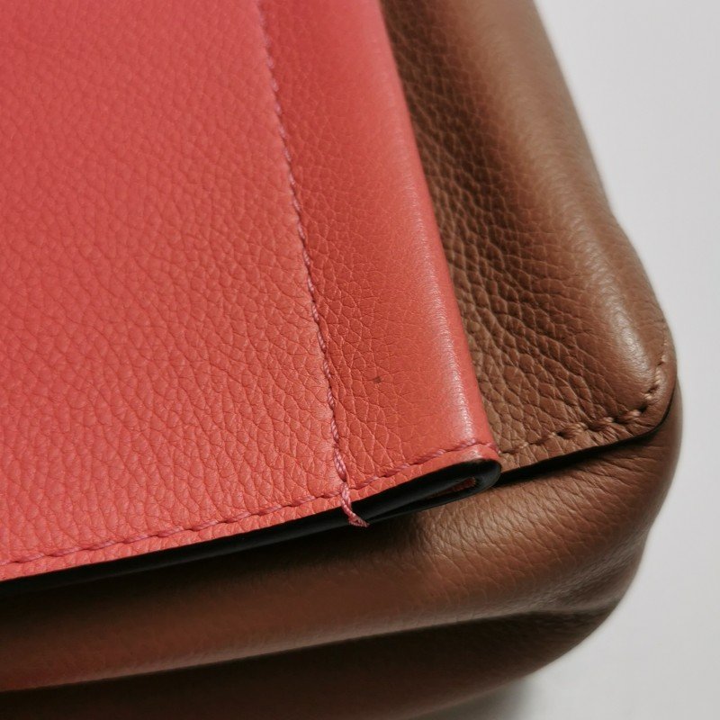 Louis Vuitton (LV) Lockme 牛皮拼色LV轉鎖斜挎包單肩包-13