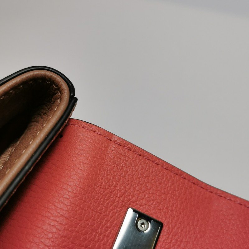 Louis Vuitton (LV) Lockme 牛皮拼色LV轉鎖斜挎包單肩包-16