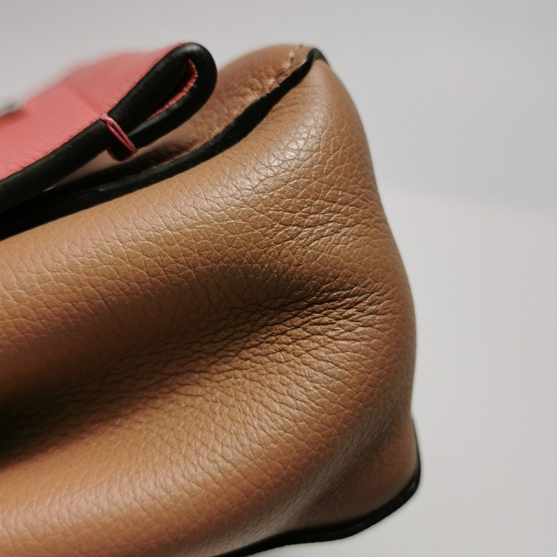 Louis Vuitton (LV) Lockme 牛皮拼色LV轉鎖斜挎包單肩包-18