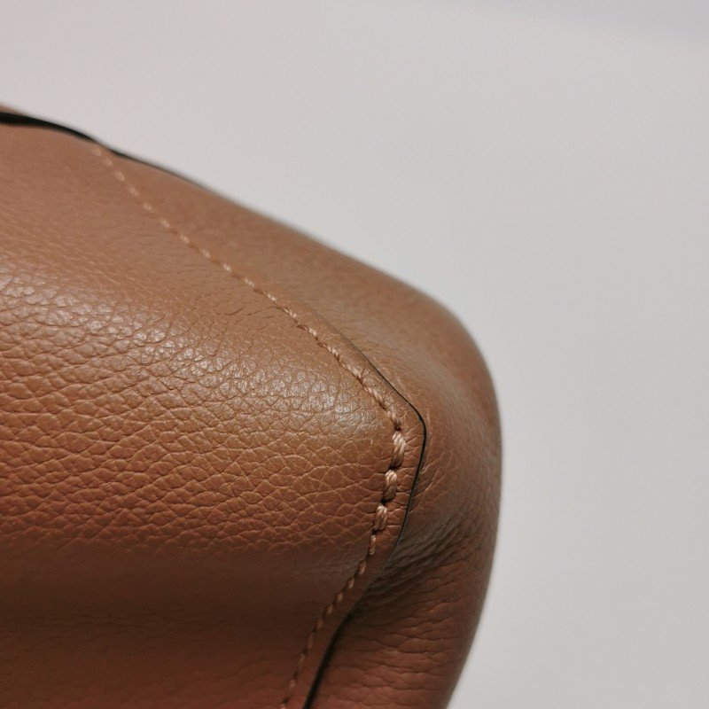 Louis Vuitton (LV) Lockme 牛皮拼色LV轉鎖斜挎包單肩包-21