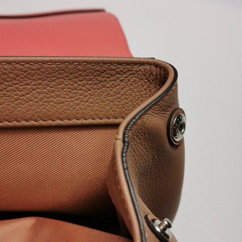 Louis Vuitton (LV) Lockme 牛皮拼色LV轉鎖斜挎包單肩包-22