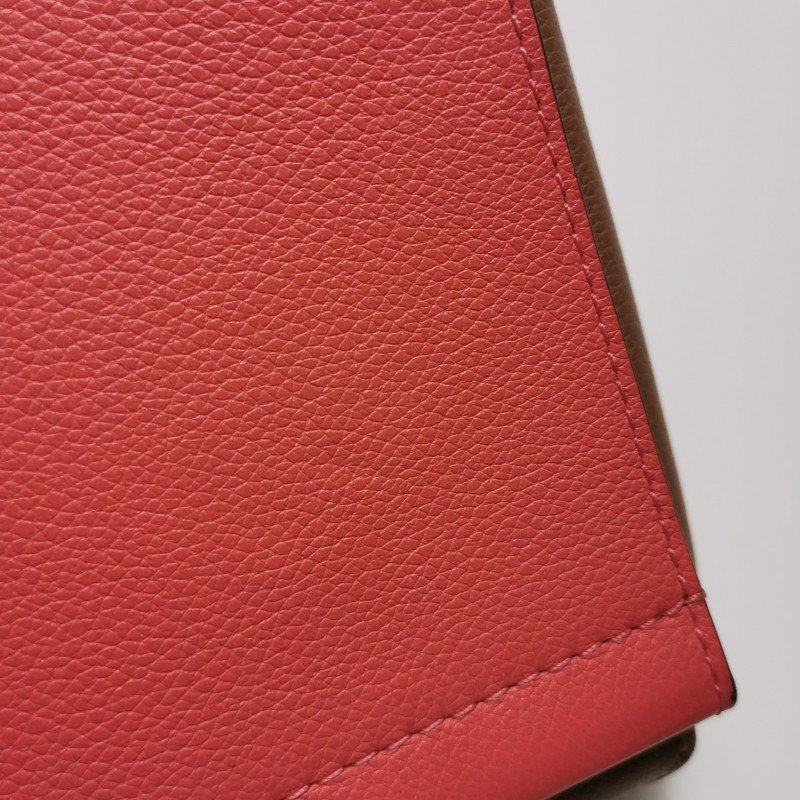 Louis Vuitton (LV) Lockme 牛皮拼色LV轉鎖斜挎包單肩包-23