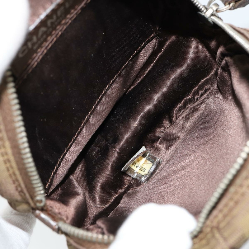 【日本直送】香奈兒新款旅遊系列尼龍米色CC標誌手拿包 Auth 148436-13