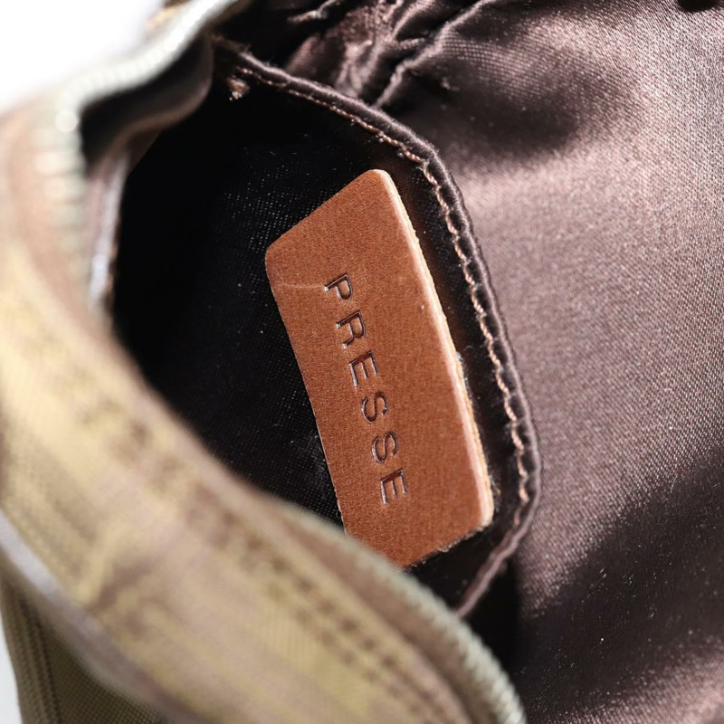 【日本直送】香奈兒新款旅遊系列尼龍米色CC標誌手拿包 Auth 148436-17