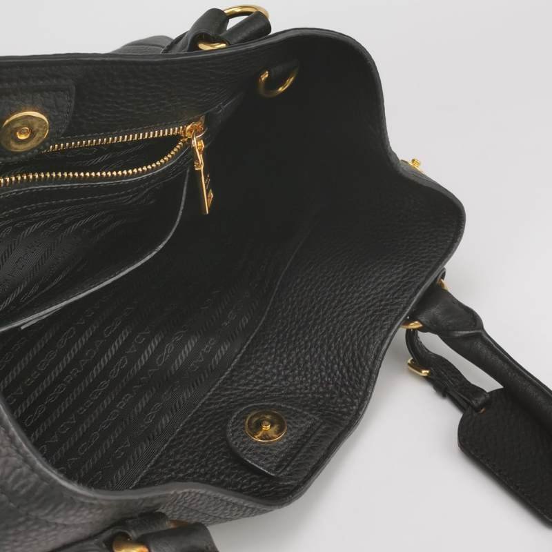 Prada 牛皮純色字母Logo三角徽標斜挎包單肩包-6