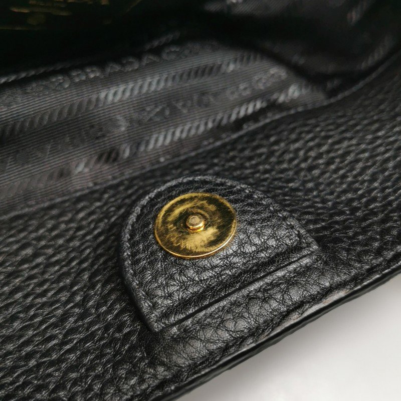 Prada 牛皮純色字母Logo三角徽標斜挎包單肩包-9