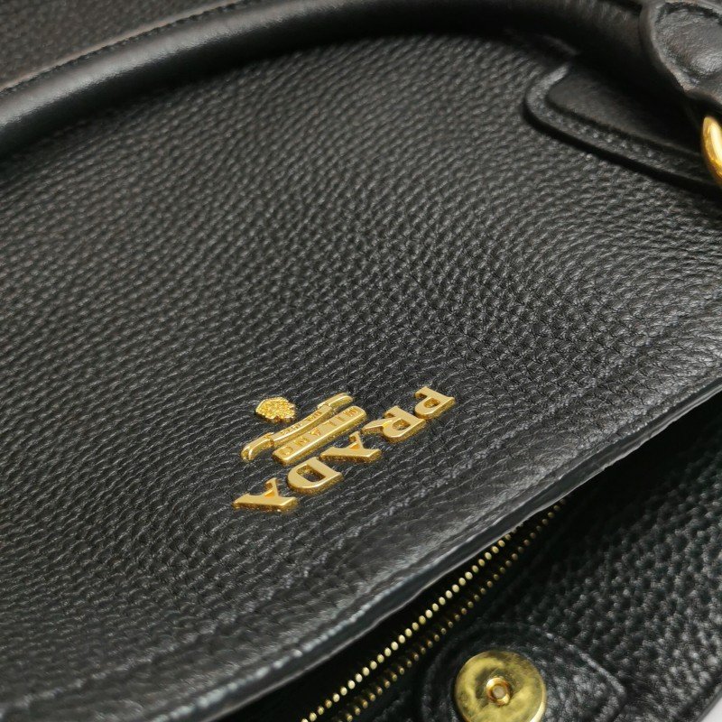 Prada 牛皮純色字母Logo三角徽標斜挎包單肩包-10