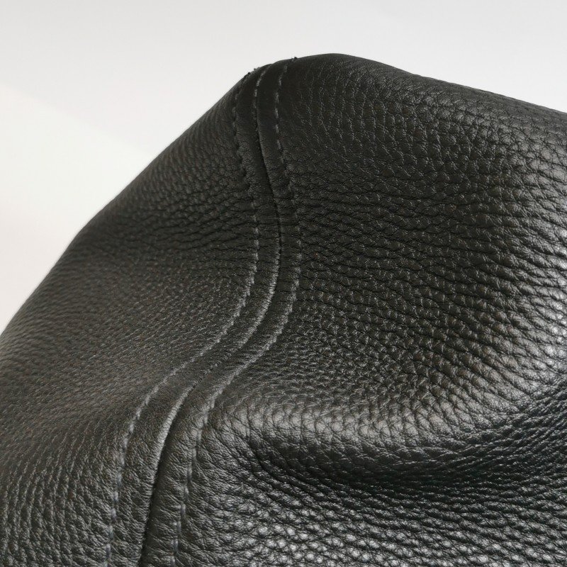 Prada 牛皮純色字母Logo三角徽標斜挎包單肩包-14