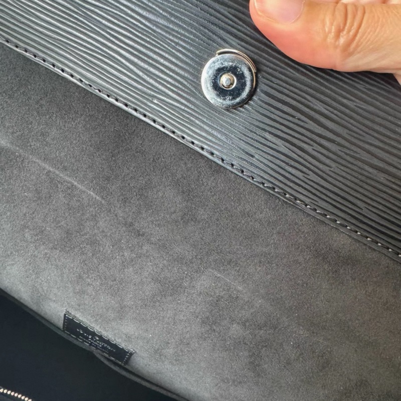 LV路易威登 Cluny克魯尼黑色水波紋手提包-2