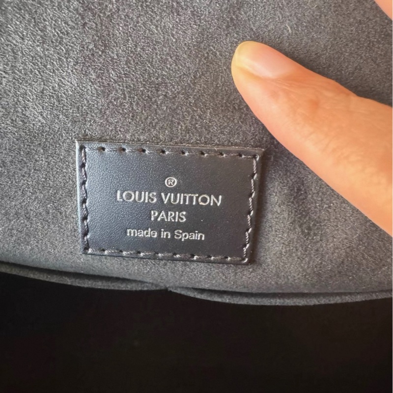 LV路易威登 Cluny克魯尼黑色水波紋手提包-5