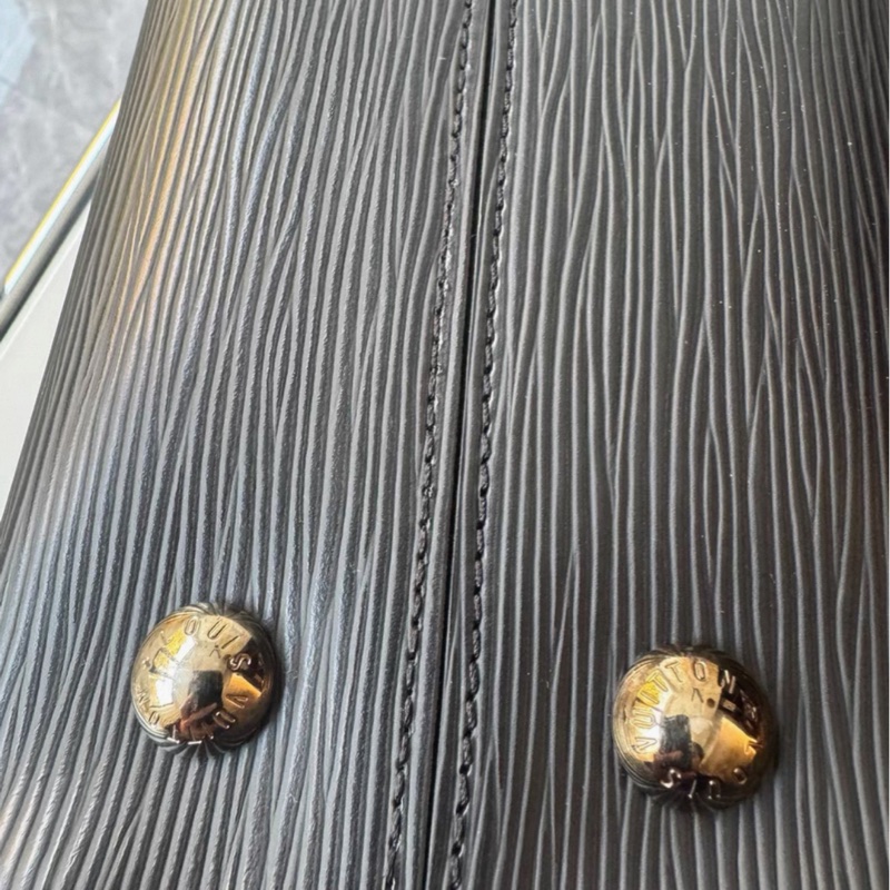 LV路易威登 Cluny克魯尼黑色水波紋手提包-6