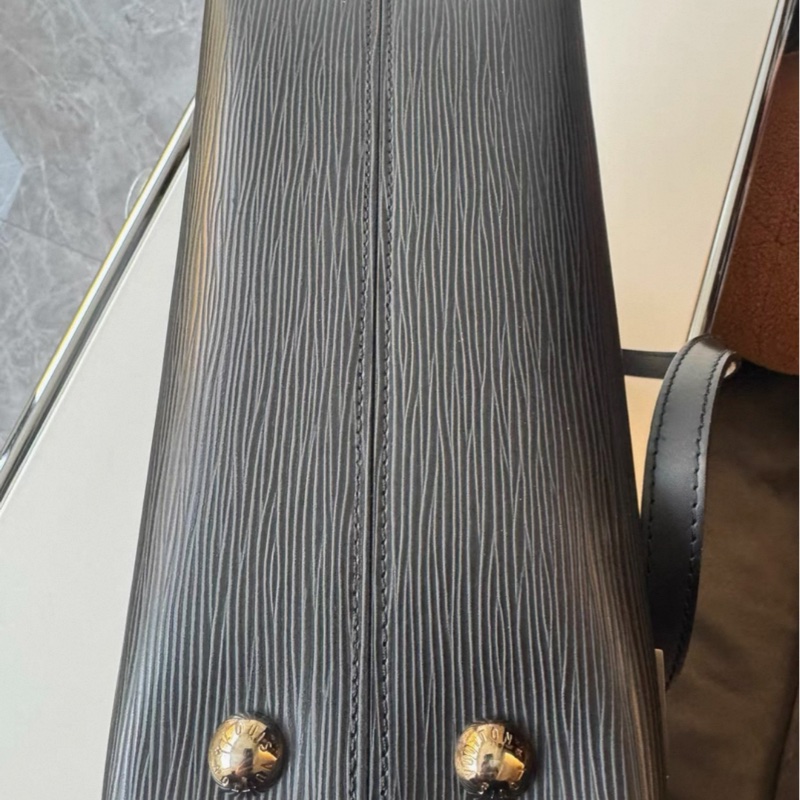 LV路易威登 Cluny克魯尼黑色水波紋手提包-7