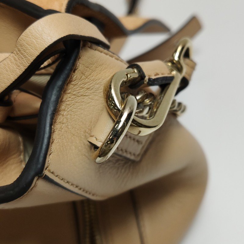 Chloe Faye小號牛皮純色鏈條扣飾斜挎包單肩包-12