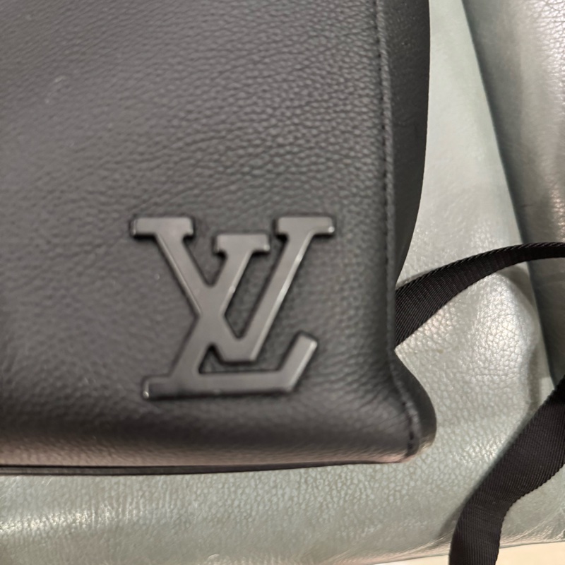 LV 後背包-18