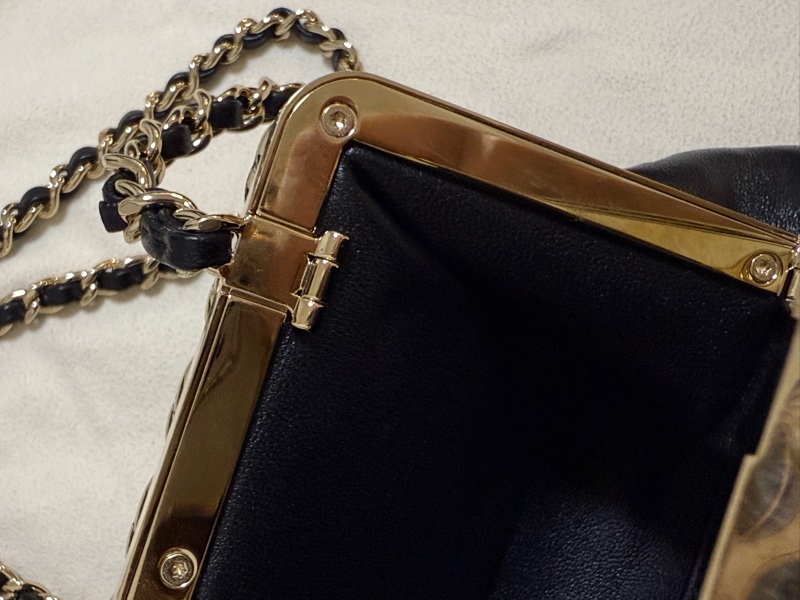 台灣很難買到不撞包Chanel 24S 黑金晚宴包（芯片）-12