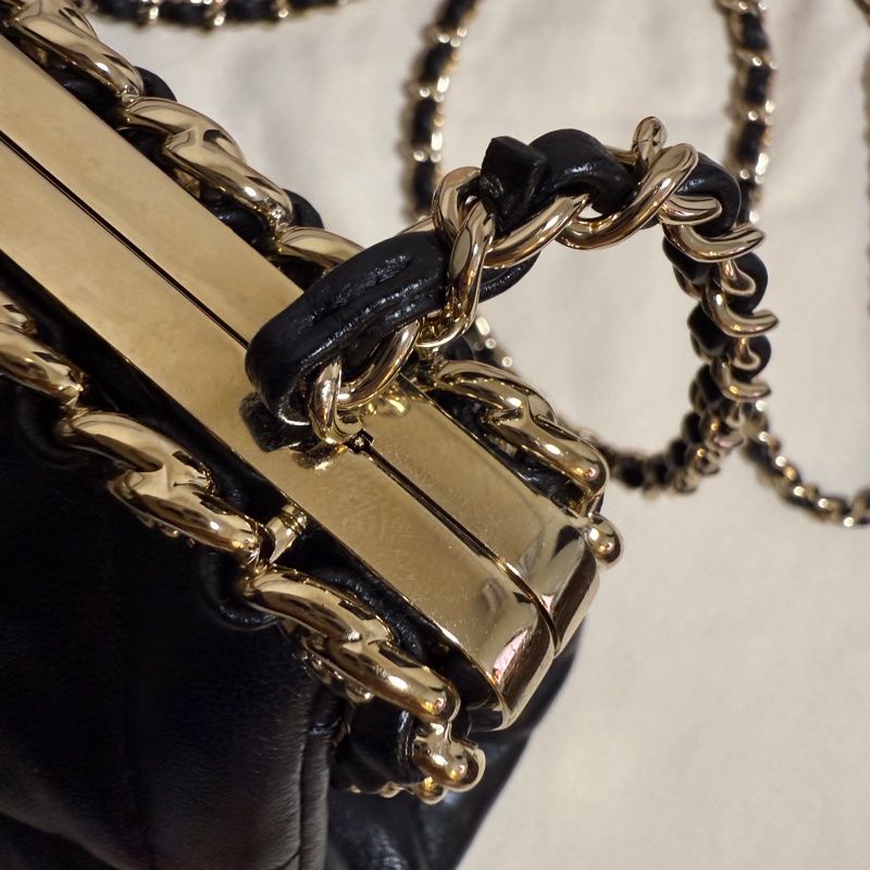 台灣很難買到不撞包Chanel 24S 黑金晚宴包（芯片）-14