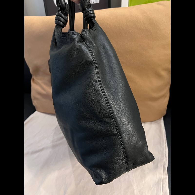 Loewe黑色肩背包-1