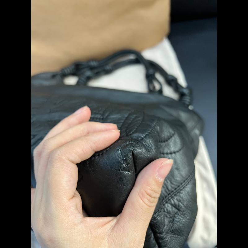 Loewe黑色肩背包-7