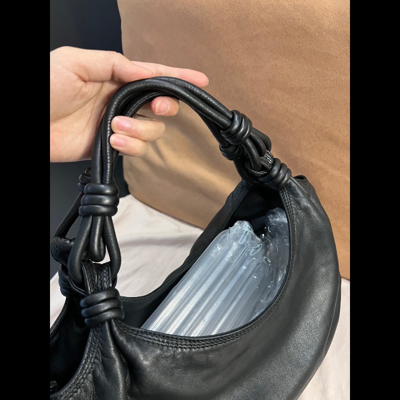 Loewe黑色肩背包-14