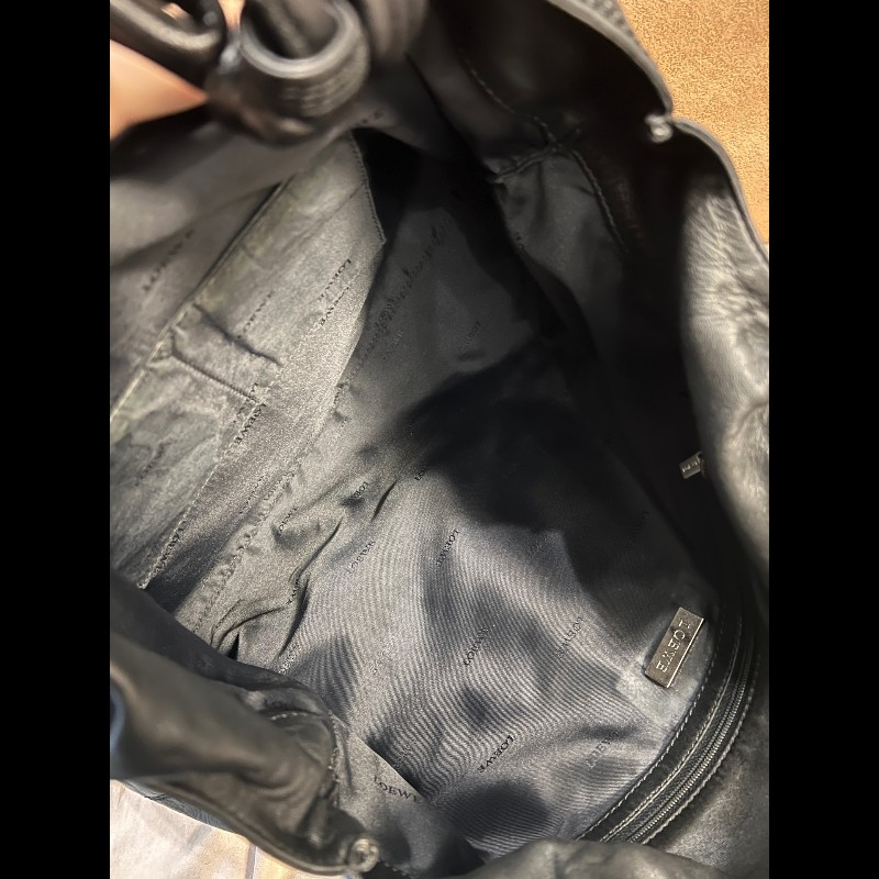 Loewe黑色肩背包-15