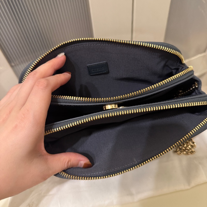 👛Furla 金鍊雙夾層磁吸金釦實用斜背包 (深墨綠)-3