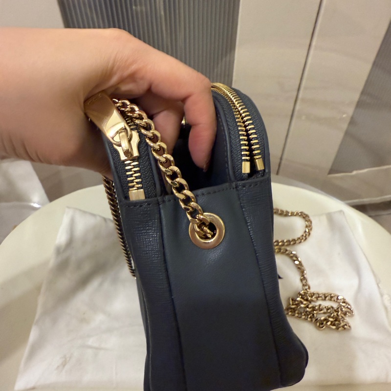 👛Furla 金鍊雙夾層磁吸金釦實用斜背包 (深墨綠)-5