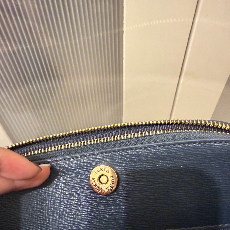 👛Furla 金鍊雙夾層磁吸金釦實用斜背包 (深墨綠)-8