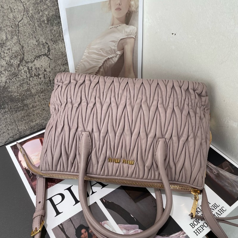 MIUMIU粉色褶皺羊皮手提包肩背包-2