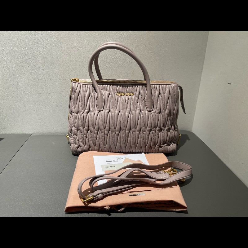 MIUMIU粉色褶皺羊皮手提包肩背包-4