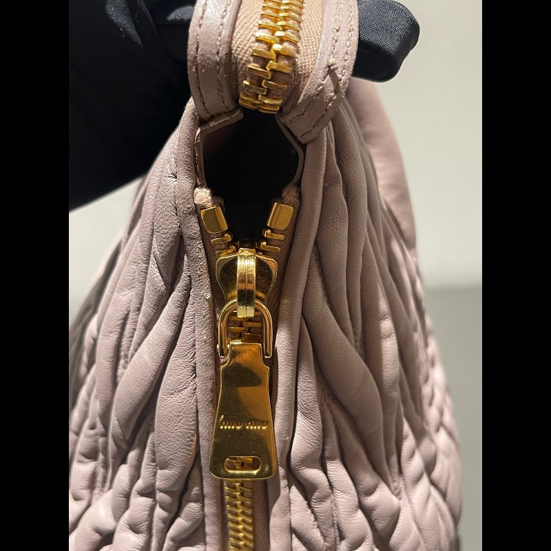 MIUMIU粉色褶皺羊皮手提包肩背包-18