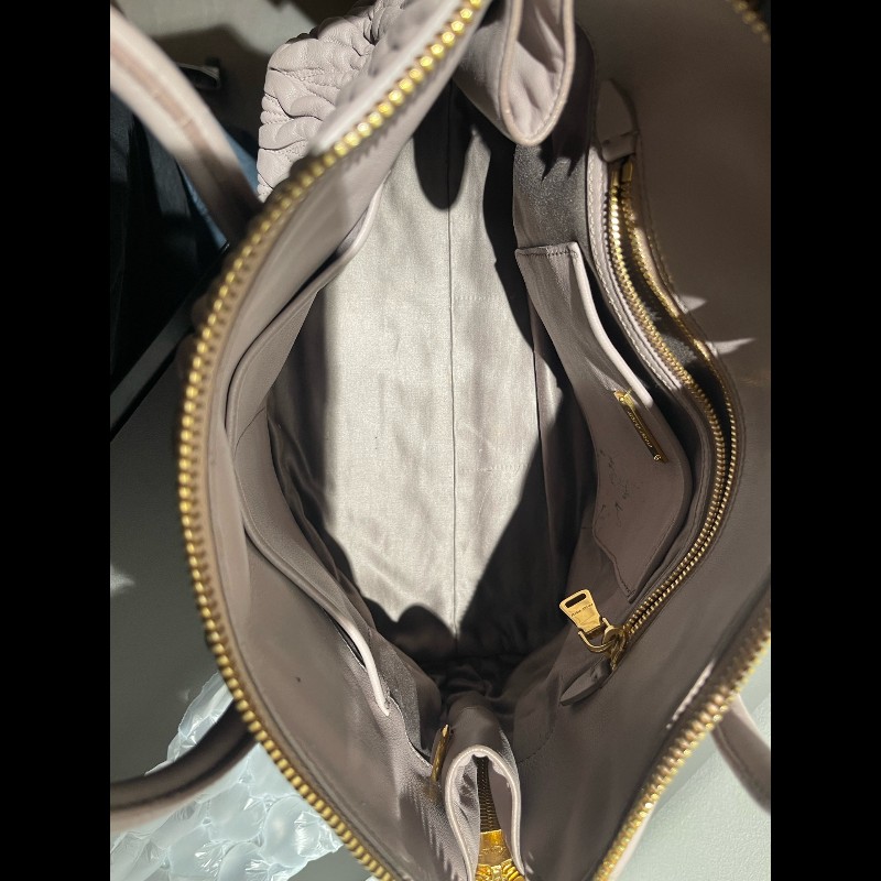 MIUMIU粉色褶皺羊皮手提包肩背包-27