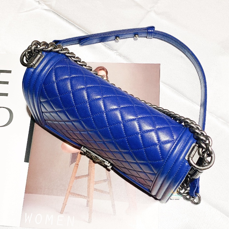 CHANEL 香奈兒 A67086 海軍藍 羊皮 菱格紋 復古銀釦 BOY 25公分 鍊包 口蓋包 Boy包-4