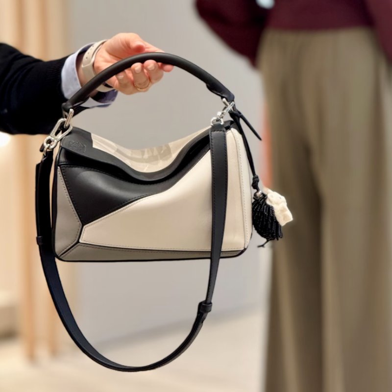 🎉新品好折扣✨Loewe Nappa 小牛皮小款 拚色Puzzle 包 魅影白/灰色/黑色-2