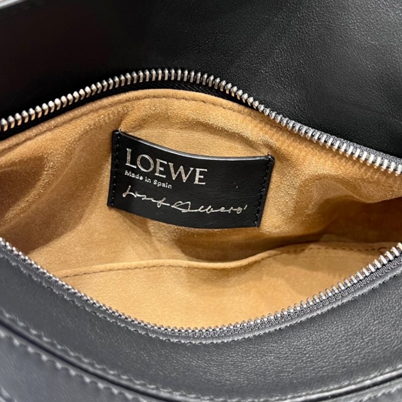 🎉新品好折扣✨Loewe Nappa 小牛皮小款 拚色Puzzle 包 魅影白/灰色/黑色-3