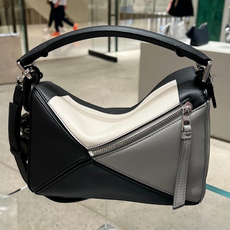 🎉新品好折扣✨Loewe Nappa 小牛皮小款 拚色Puzzle 包 魅影白/灰色/黑色-4
