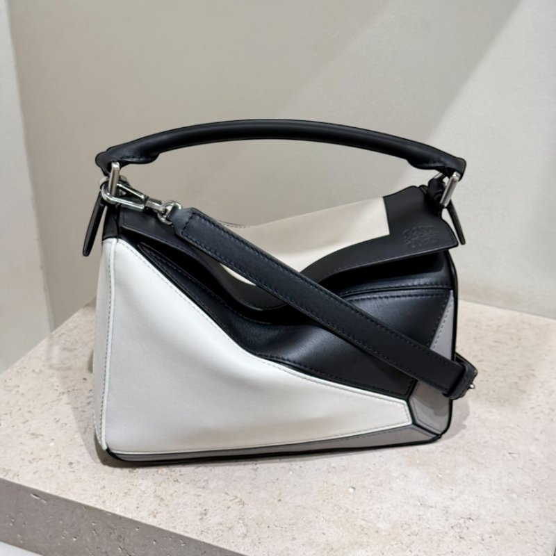 🎉新品好折扣✨Loewe Nappa 小牛皮小款 拚色Puzzle 包 魅影白/灰色/黑色-5