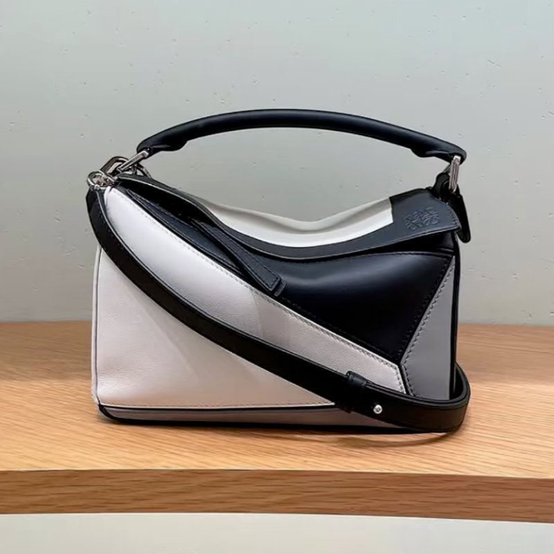 🎉新品好折扣✨Loewe Nappa 小牛皮小款 拚色Puzzle 包 魅影白/灰色/黑色-7