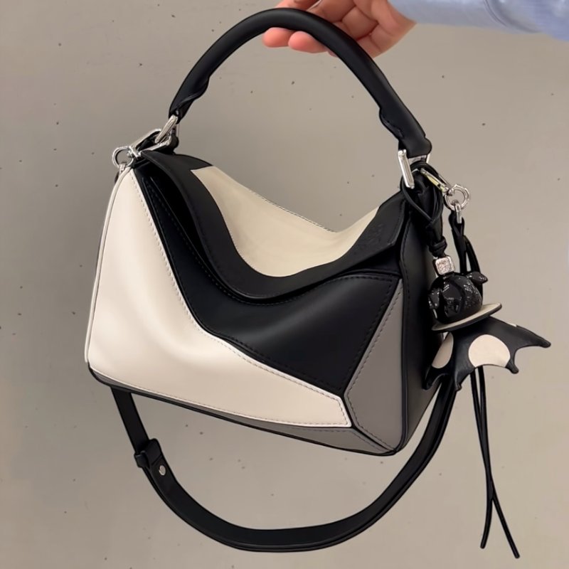 🎉新品好折扣✨Loewe Nappa 小牛皮小款 拚色Puzzle 包 魅影白/灰色/黑色-8