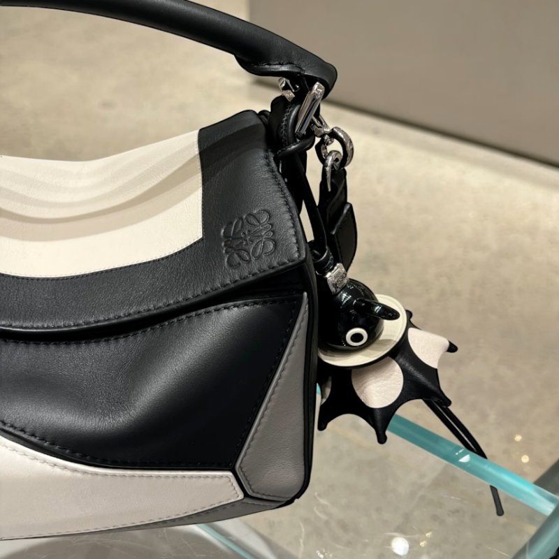 🎉新品好折扣✨Loewe Nappa 小牛皮小款 拚色Puzzle 包 魅影白/灰色/黑色-9
