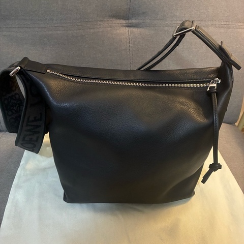 LOEWE Cubi 牛皮LOGO緹花背袋