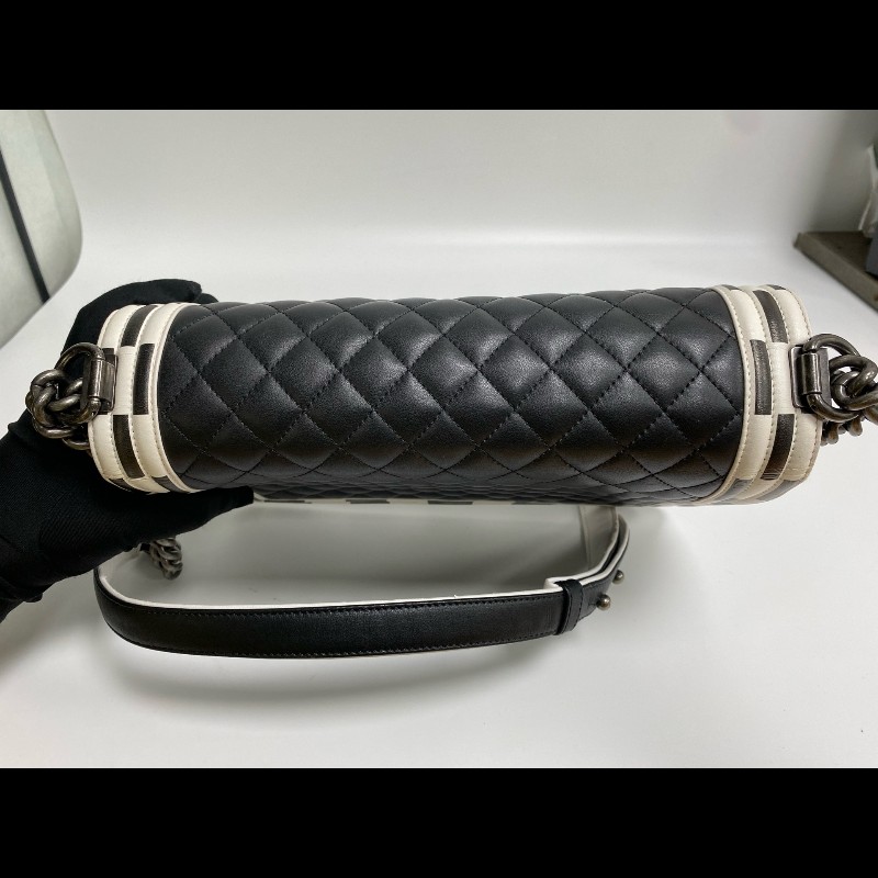 Chanel香奈兒 黑白拼色Leboy 肩背包-6