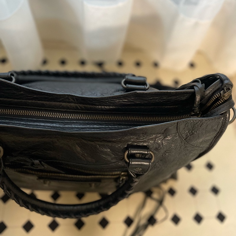 Balenciaga 黑色機車包-11