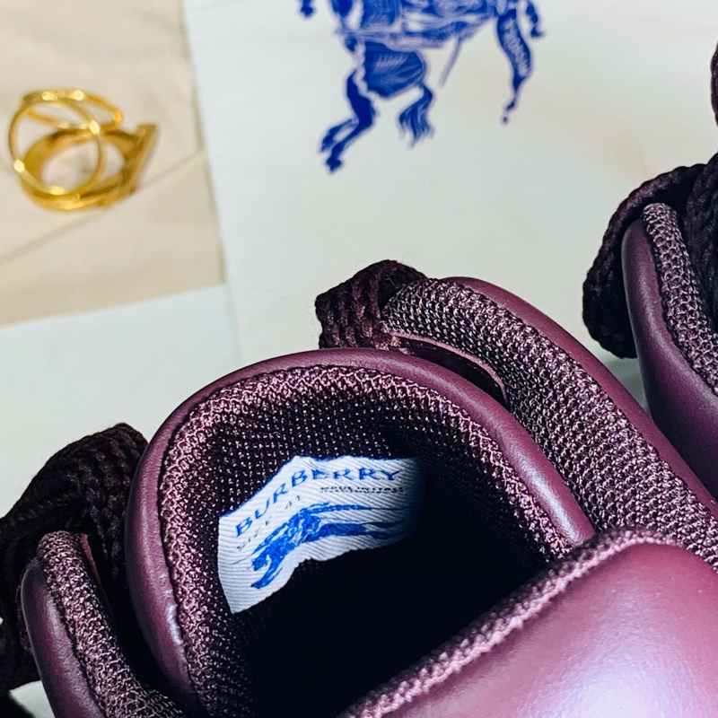 🎁全新未試穿 2024新款盒裝 Burberry 巴寶莉 酒紅戰馬休閒鞋 (原價27500)-8