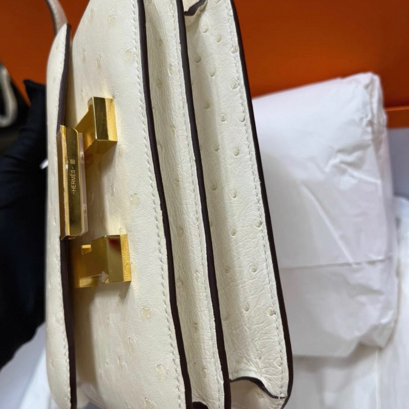 Hermes mini Constance 19 奶油白 鴕鳥皮 金扣 W刻 單肩包 鏡子也在 內里乾淨-4