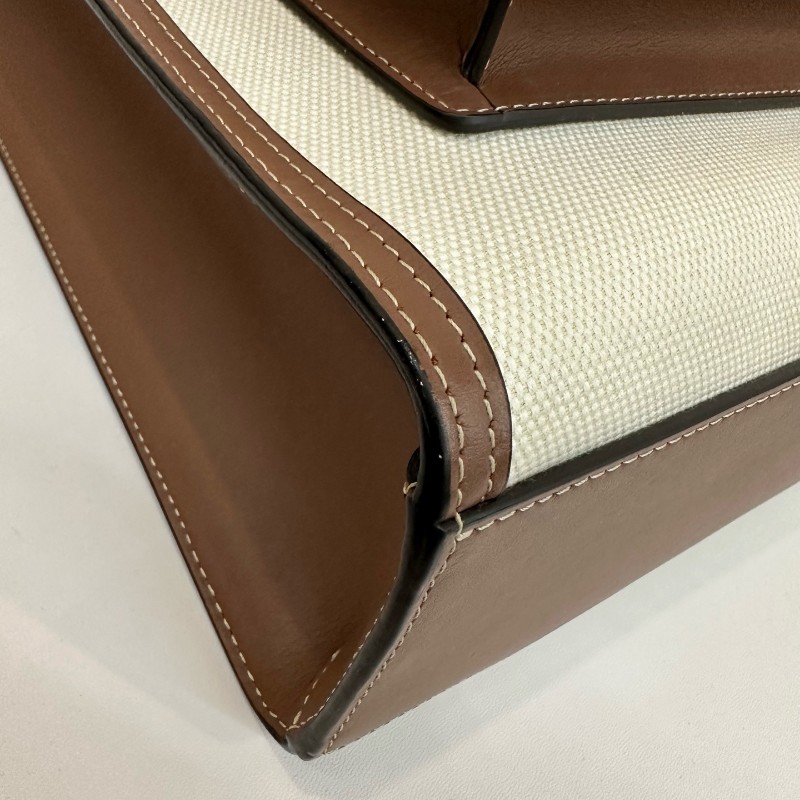 Burberry/巴寶莉格紋棕色帆布口袋斜挎包。-9