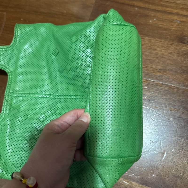 BV綠色二手編織手提袋-2