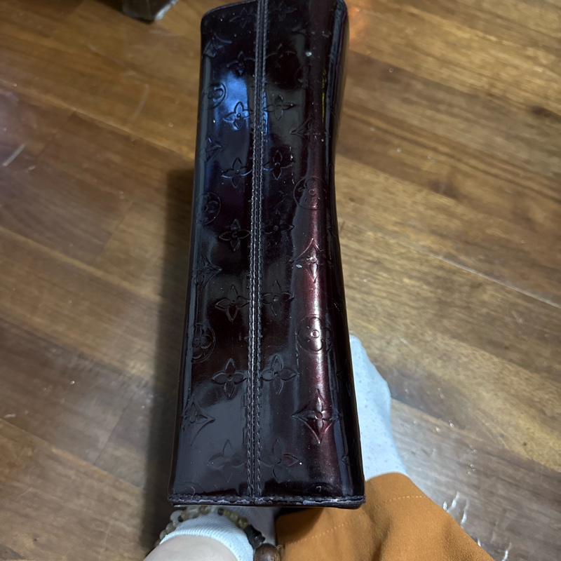 LV紅色漆皮手拿包-2